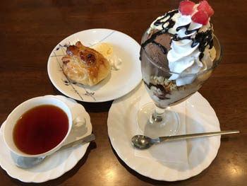 CAFE APPLE